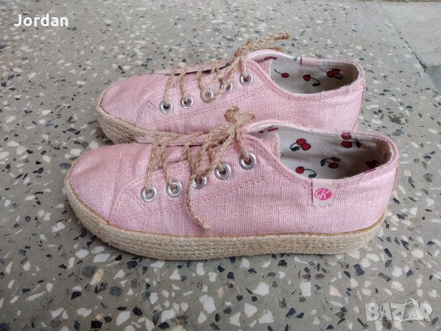 Детски обувки тип еспадрили Kylie Crazy №31 за момиче + подарък гуменки, снимка 1 - Детски обувки - 30275508