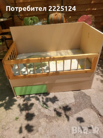 Продавам детско легло с матрак