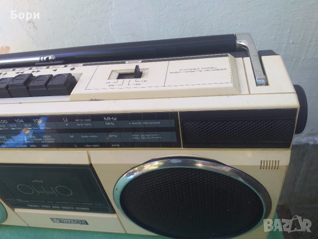 HITACHI TRK 6830 E Радиокасетофон бял, снимка 4 - Радиокасетофони, транзистори - 29288354