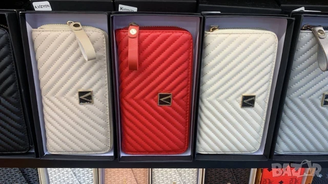 портмонета в кутия guess pinko ysl saint laurent replay , снимка 2 - Портфейли, портмонета - 51041013