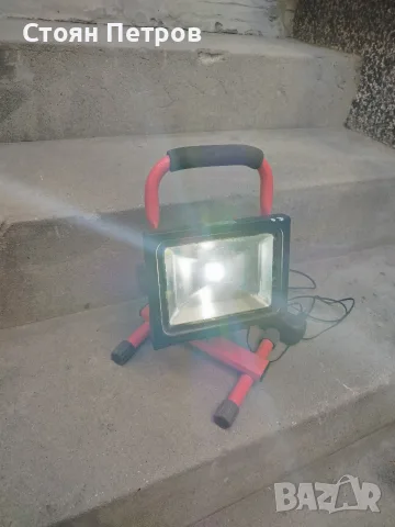 LED прожектор с батерия зарядно, снимка 4 - Прожектори - 55884227
