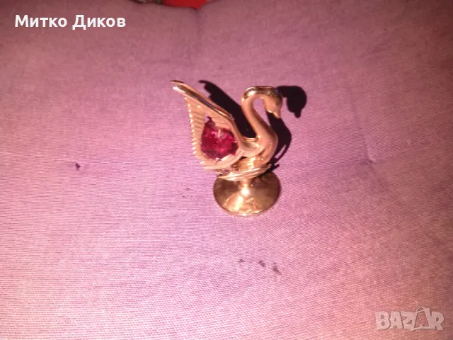 Лебед позлатен като нов с камъни Сваровски Н-6см, снимка 4 - Колиета, медальони, синджири - 48103268