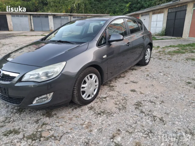 Опел Астра J 1,6 бензин 115коня , снимка 2 - Автомобили и джипове - 47346372