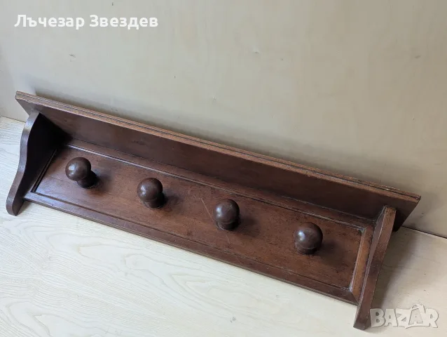 Дървена закачалка