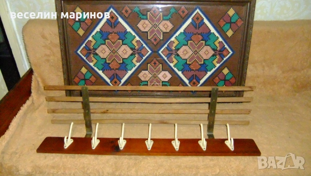 Продавам шит гоблен от миналия век, битова закачалка и битова калъвка за възглавница