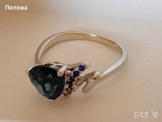 Златен пръстен с диамант ,сапфири и сърце  топаз, снимка 3 - Пръстени - 48404692