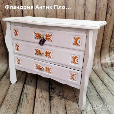 Скринче с три чекмеджета, бяло , снимка 4 - Скринове - 30907182