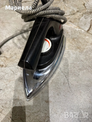 Стара ютия,цена 6 евро.