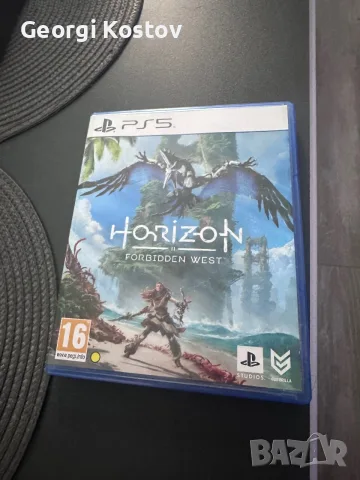Плейстейшън 5 с 2 джойстика PS5 и две игри, снимка 2 - PlayStation конзоли - 55967600