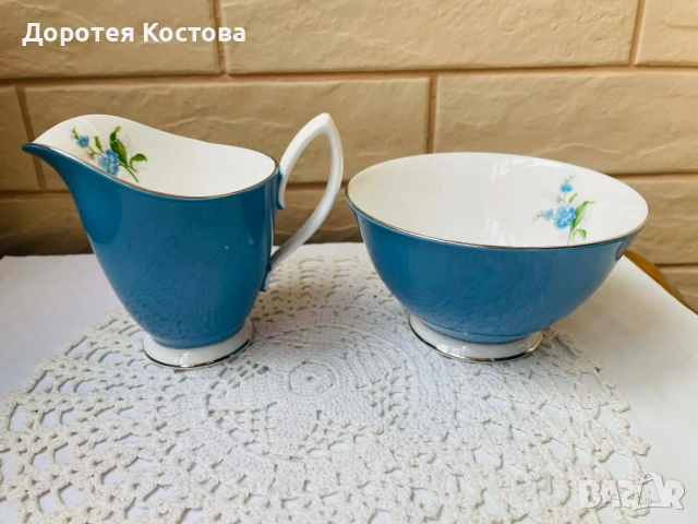 ROYAL ALBERT красив син комплект от захарница и латиера от Англия от костен порцелан