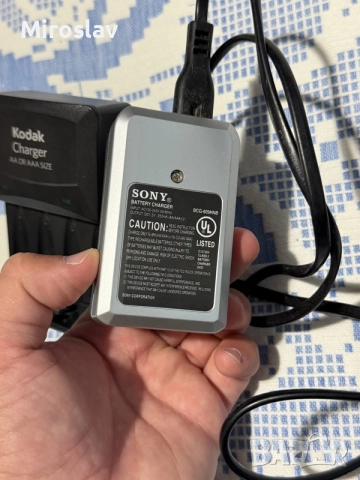 2 броя зарядни устройства за батерии AA / AAA (Sony & Kodak) charger battery зарядно за батерия, снимка 3 - Батерии, зарядни - 55735911