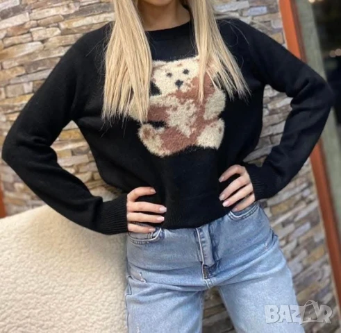 пуловер с мече 