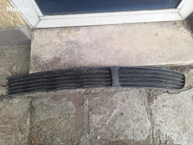 Volkswagen B5 1997-2001 Година 2 Броя Декоративни Решетки Във Предната Броня , снимка 2 - Части - 51854814