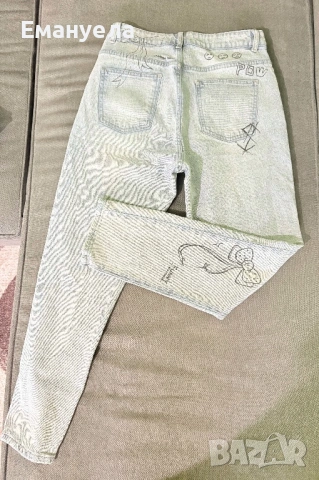 Светло сини дънки с арт рисунки, снимка 2 - Дънки - 54178357