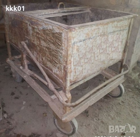 Колички/бункери саморазтоварващи за насипни товари 0.7м.куб.