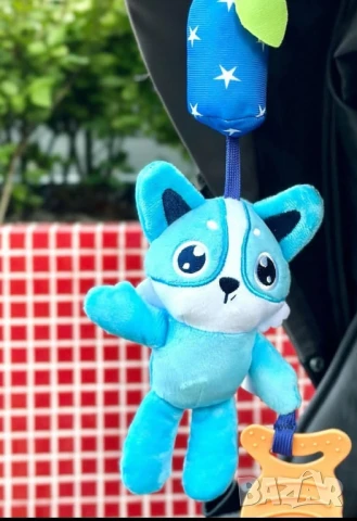 Играчка-висулка "Коте с гризалка" – многофункционално забавление за най-малките