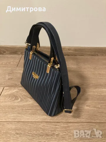 Дамска чанта Guess, снимка 2 - Чанти - 56381613