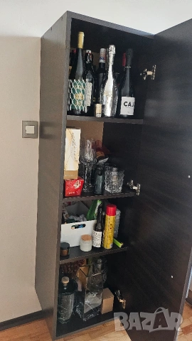 Кухненско обзавеждане /включени висок клас фурна и котлони за вграждане на Electrolux/, снимка 4 - Кухни - 53173321