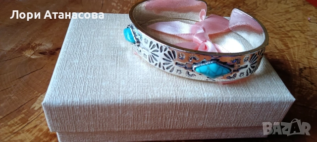 Стилна отворена гривна, с винтидж флорален дизайн, идеална за ежедневно носене от жени, снимка 3 - Гривни - 54008353