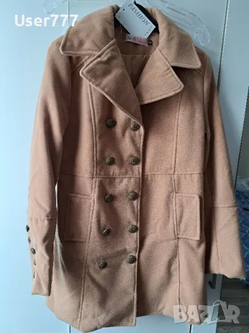 Ново елегантно палто с ефектни копчета