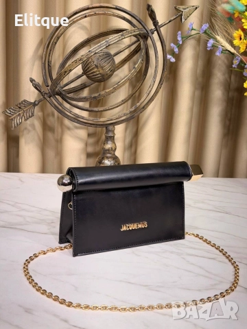 чанти Jacquemus - The Rond Carre clutch ↔️ 20 cm ↕️ 11 cm 