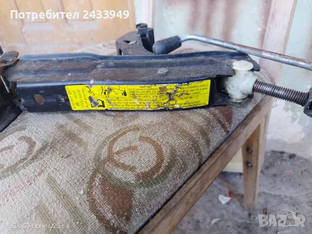 Два броя аварийни крикове, снимка 2 - Аксесоари и консумативи - 48866504