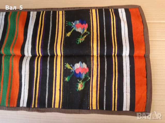 Автентична красива вълнена престилка , носия, снимка 2 - Антикварни и старинни предмети - 51768636