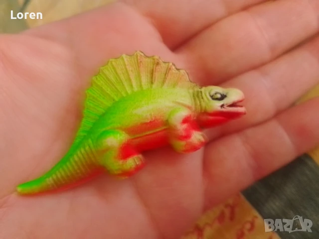 Подарявам играчка Динозавър