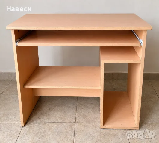 Компютърно бюро с издърпващ се плот – 50 €, снимка 2 - Бюра - 56264375