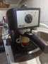 Кафемашина Делонги с ръкохватка с крема диск, работи перфектно и прави страхотно кафе с каймак , снимка 1 - Кафемашини - 42229905