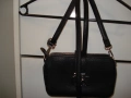 Продавам дамска малка чанта с дълга дръжка., снимка 1