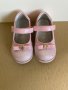 Нови розови обувки за малка госпожица