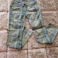 Дамски зелен кариран панталон (прав, тип цигара), снимка 1 - Панталони - 37641272