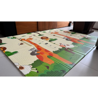 4139 Сгъваемо детско килимче за игра, топлоизолиращо 180x200x1cm - модел жираф и влак с животни, снимка 3 - Други - 44793180