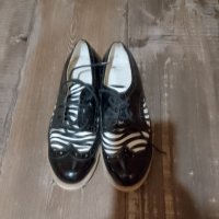 Лачени обувки 37 н., снимка 1 - Дамски ежедневни обувки - 44355038