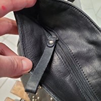 ABRO естествена кожа черна чанта,тип торба( от 195€ до 400€  в интернет сайтове), снимка 10 - Чанти - 38985745