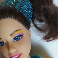 Разкошна плетена рокля за барби + подарък кукла, снимка 2 - Кукли - 34103014