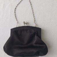 Черна малка сатенена официална чантичка с камъчета , за повод, снимка 1 - Чанти - 40507562