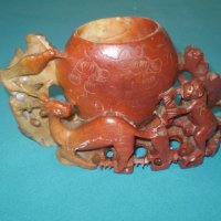 Антикварна ваза  от червен сапунен камък със екзотични фигури, снимка 10 - Антикварни и старинни предмети - 37165294