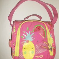 Комплект Ученическа чанта, чанта за хранене, раница Goomby с 4 отделения Pineapple, снимка 13 - Раници - 33933048