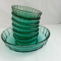 Стъклени купа и купички цветно зелено стъкло, снимка 1 - Антикварни и старинни предмети - 31764618