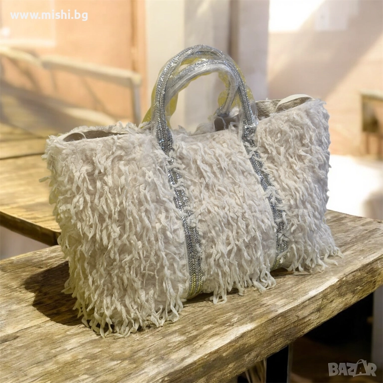 Дамска чанта през рамо бяла от вълна, снимка 1