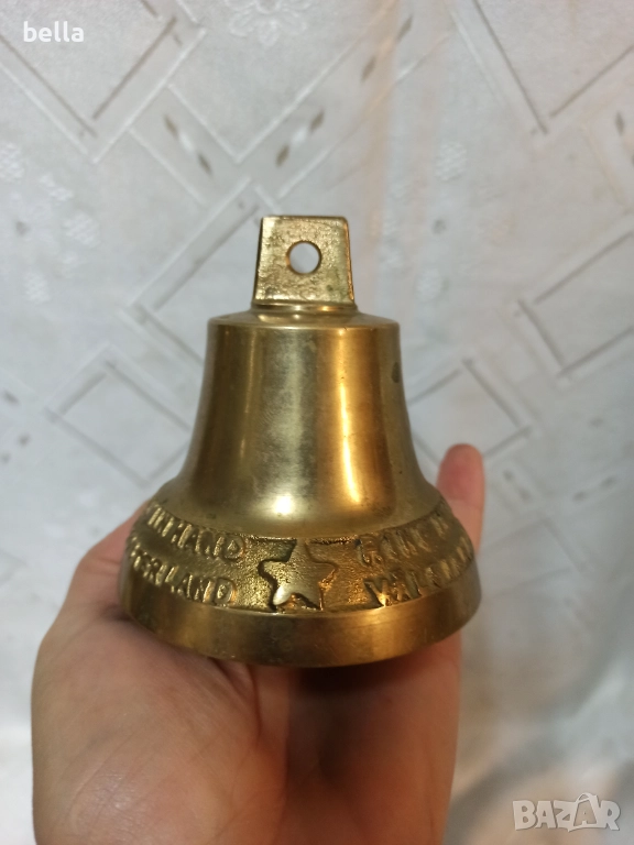 Бронзова камбана хубав звук ,обща дължина 9 см надписи и звезда .Цена 80 лв, снимка 1