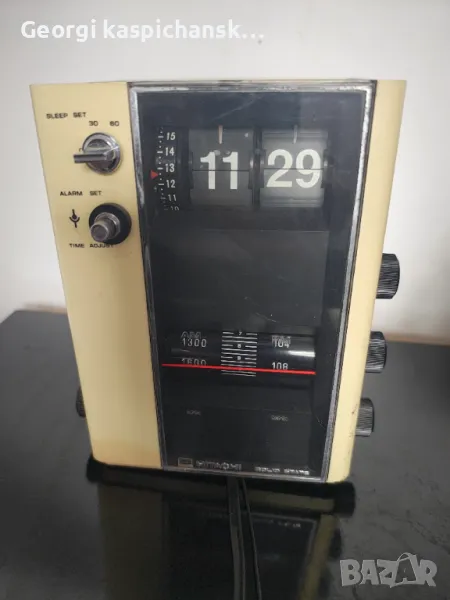 Hitachi KC-773E 1973 Radio Alarm Clock Vintage Retro Flip Clock, снимка 1