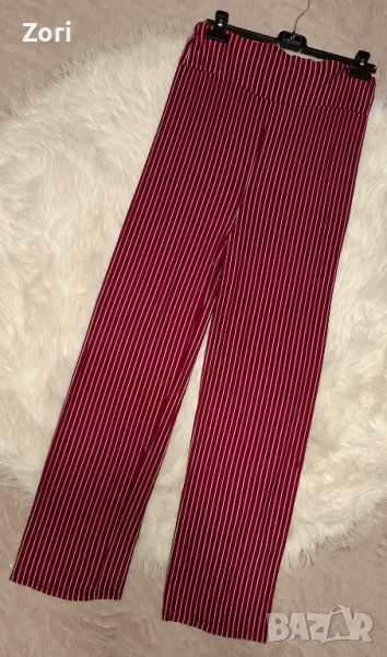 Супертъничък и много лек червен панталон нацяло райе с широк крачол , снимка 1