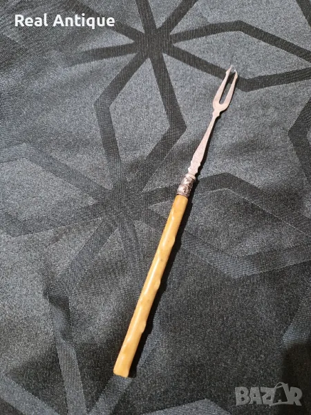 Уникална антикварна колекционерска английска сребърна вилица за миди, снимка 1