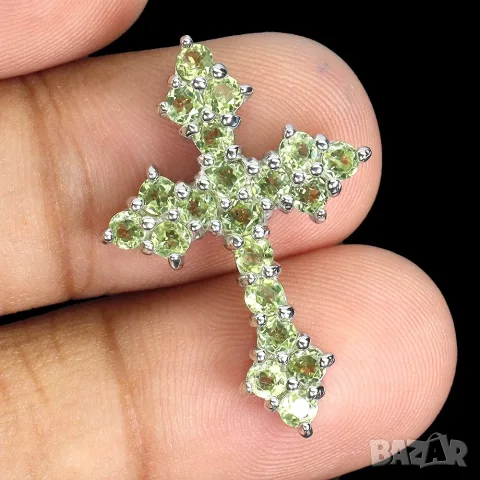 925 Сребърен кръст с натурален перидот, снимка 2 - Колиета, медальони, синджири - 56137951