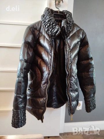 ESCADA Original Size S Яке пух Страхотно яке
