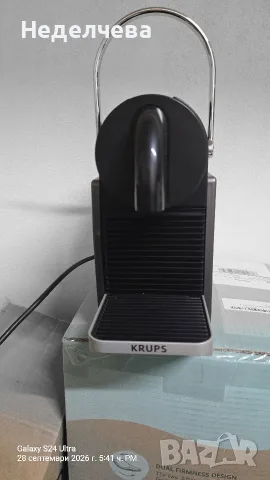компактна капсулна кафемашина Nespresso Pixie Titan. , снимка 3 - Кафемашини - 56264792