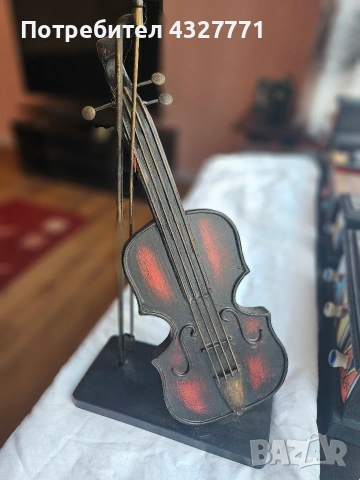 Декоративна цигулка от пластмаса и метал декорация украса